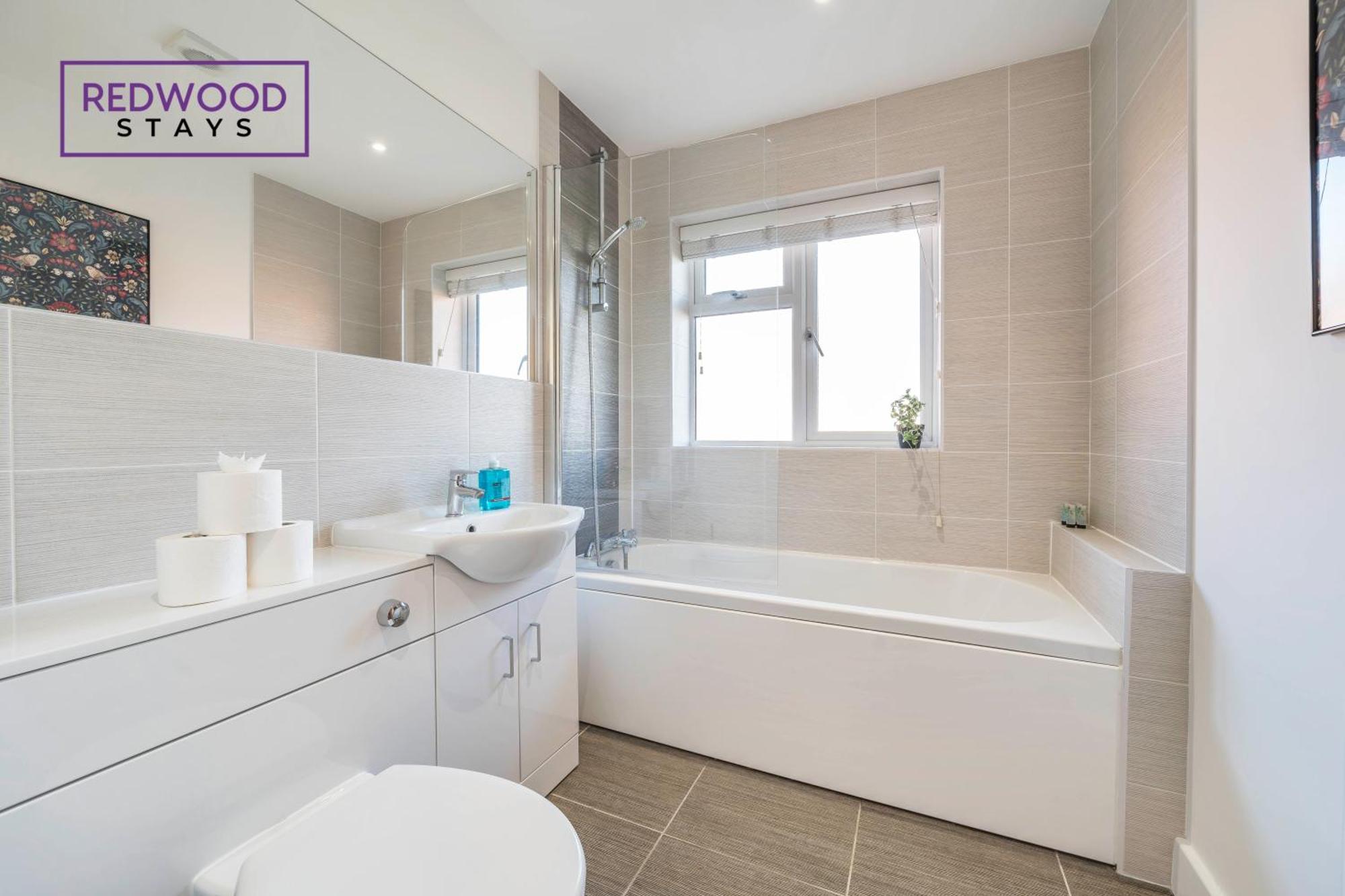 Modern Serviced Apartments For Contractors & Families With Free Parking, Wifi & Netflix By Redwood Stays Basingstoke Dış mekan fotoğraf